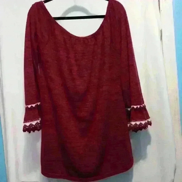 no tags, red and white long sleeve, trumpet embroidered sleeve super soft flowy - Picture 3 of 4